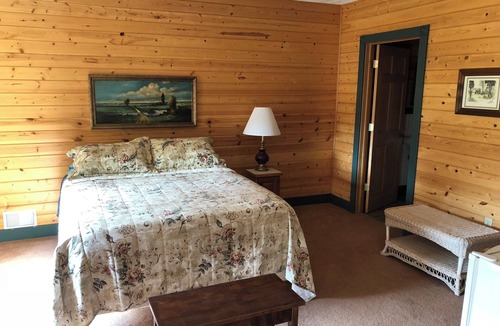 Thompsonville Bed & Breakfast | Gatehouse Lodge one mile from Crystal Mountain SKI Resort