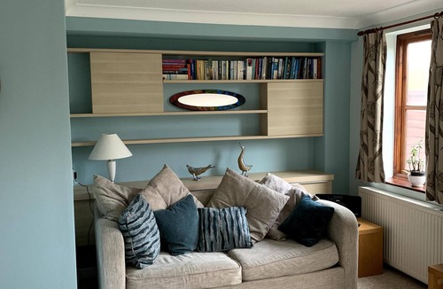 Irstead House | Gatekeeper cottage overlooking lake