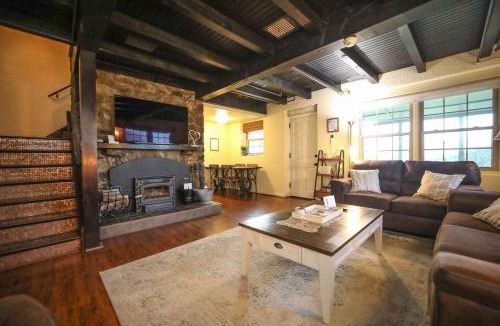 Lyndhurst House | Gatekeeper Cottage Views, Fireplace, EV