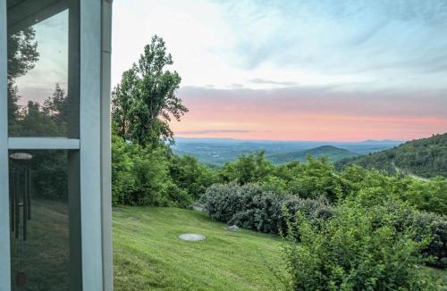 Lyndhurst House | Gatekeeper Cottage Views, Fireplace, EV