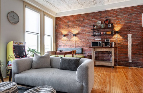 Stratford Apartment | Gateway Inn: Harmony Loft 2BRM
