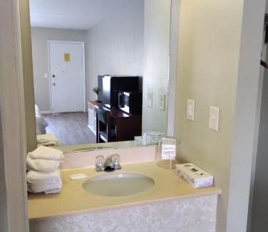 Lake City Hotel | Gateway Inn