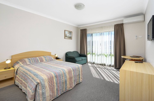 Vineyard Hotel | Gateway Motel