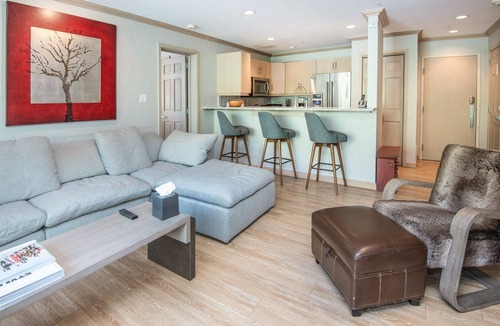 Vail Condo | Gateway Plaza R4 2 Bedroom Condo by RedAwning