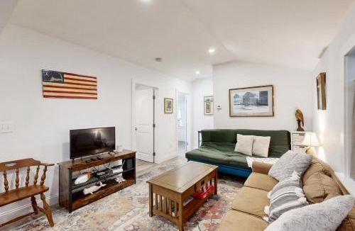 Hyannis House | Gateway to Cape Cod