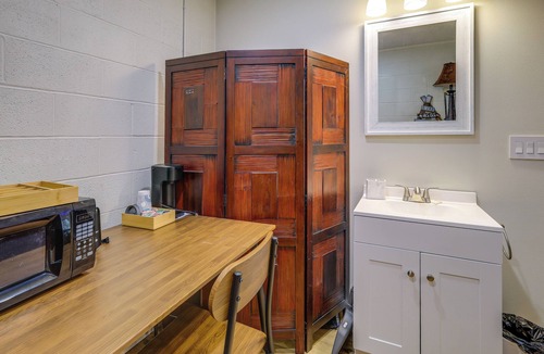 Clinton Apartment | Gateway to Greers Ferry Lake! Cozy Couple's Escape