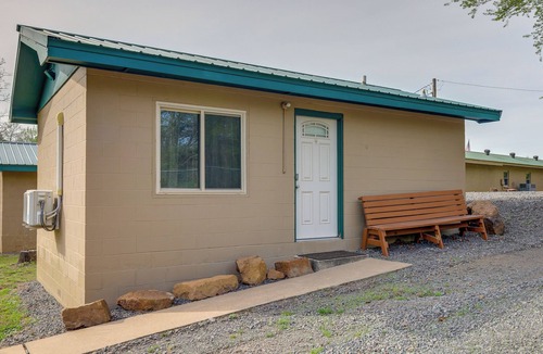Clinton Apartment | Gateway to Greers Ferry Lake! Cozy Couple's Escape