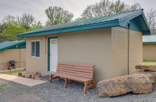 Clinton Apartment | Gateway to Greers Ferry Lake! Cozy Couple's Escape