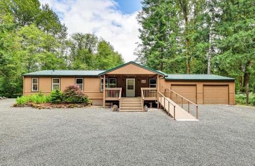 Packwood House | Gateway to Mt Rainier Riverfront Haven with Hot Tub