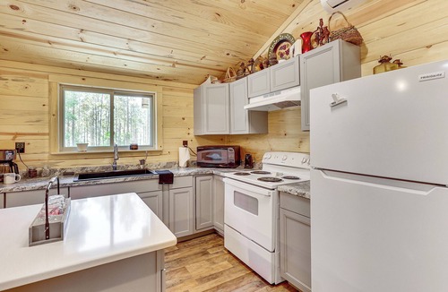 Athens Cabin | Gateway to Ouachita National Forest! Cozy Cabin