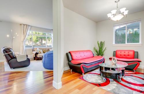 Paine Field-Lake Stickney House | Gateway to Seattle! Lynnwood Home w/Gazebo & Yard