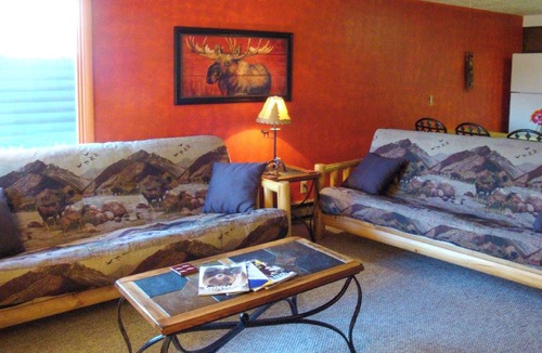 West Yellowstone House | Gateway to Yellowstone! Cabin < 1 Mi to Nat'l Park