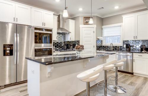 Locust Grove House | Gather, Play & Unwind! Modern Locust Grove Home