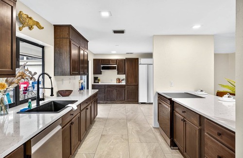 Seffner Community Alliance House | “Gather & Splash” – 3BR Pool Home w/Hot Tub