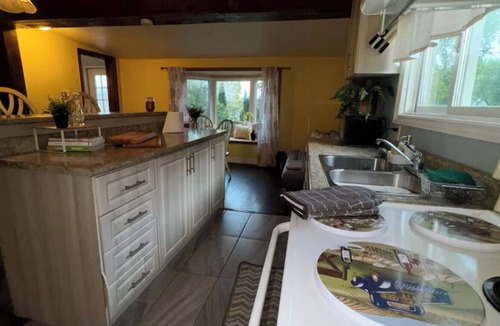 Carrying Place Cottage | Gather your group and get away to beautiful Carrying Place, ON.