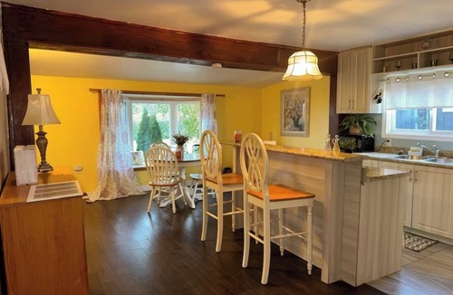 Carrying Place Cottage | Gather your group and get away to beautiful Carrying Place, ON.