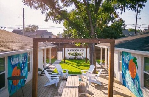 Austin Ave. House | Gather your group! ~ 4 Pet friendly homes + hot tub & fire pits ~ Sleeps 20