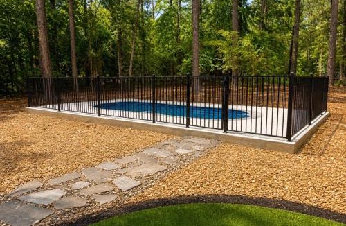Broken Bow House | Gathering in the Pines - Just Opened - Heated Pool, Pickleball, Putt-Putt, Hot Tub, Sleeps 15