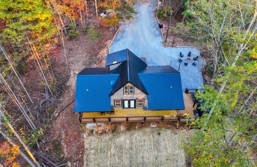 Pittman Center Cabin | Gatlinburg Cozy Retreat ,Golf course 5 min away!