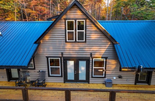 Pittman Center Cabin | Gatlinburg Cozy Retreat ,Golf course 5 min away!