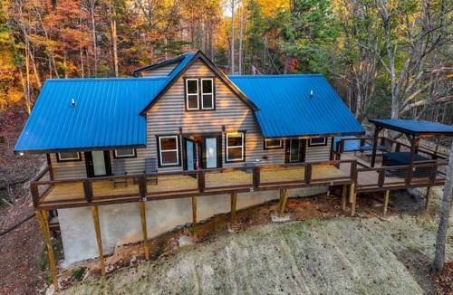 Pittman Center Cabin | Gatlinburg Cozy Retreat ,Golf course 5 min away!