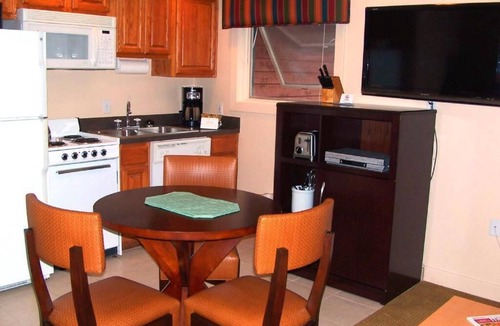 Pittman Center Villa | Gatlinburg | Flexible Golf Retreat | Pool + Golf | 2BR Lock-Off