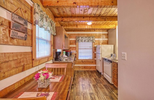 Gatlinburg Cabin | Gatlinburg | Hot Tub | Pet Friendly | Fire Pit | Fireplace | Wifi