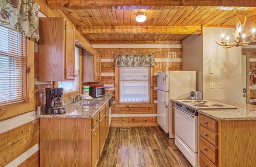 Gatlinburg Cabin | Gatlinburg | Hot Tub | Pet Friendly | Fire Pit | Fireplace | Wifi