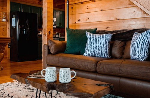 Chalet Village House | GATLINBURG LOG CABIN SPECTACULAR VIEWS HOT TUB LUXURY HONEYMOON ANNIVERSARY