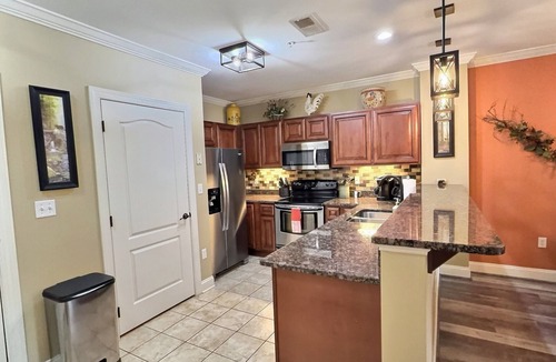 Gatlinburg Condo | Gatlinburg's Finest Downtown Location, Restaurants, Great Mtn Views, Tranquil