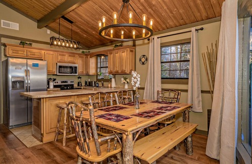 Chalet Village Ski Chalet | GATLINBURG VIEW DOWNTOWN LIGHTS ANAKEESTA MT LECONTE TRAM SKYBRIDGE SKI HOT TUB