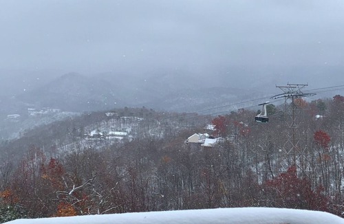 Chalet Village Ski Chalet | GATLINBURG VIEW DOWNTOWN LIGHTS ANAKEESTA MT LECONTE TRAM SKYBRIDGE SKI HOT TUB
