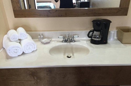 La Rose Hotel | Gators Inn