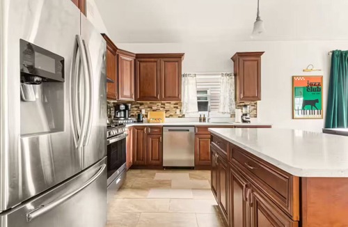 Hackensack River Waterfront House | Gatsby 3BR - Pool Table - Sleeps 10 - Near NYC