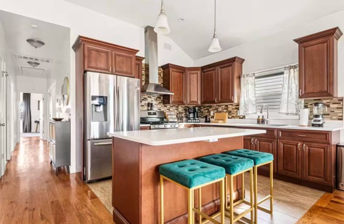 Hackensack River Waterfront House | Gatsby 3BR - Pool Table - Sleeps 10 - Near NYC