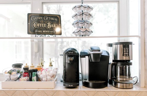 Heart of Lubbock House | Gatsby Getaway 2 miles to TTU w/Pool+Speakeasy+Bar