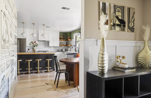 San Marcos House | Gatsby-Inspired 5BR Near Texas State Pool, Gym, Fire Pit