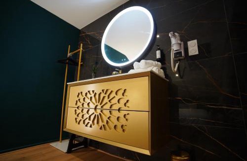 Saint-Chamond Apartment | Gatsby Room