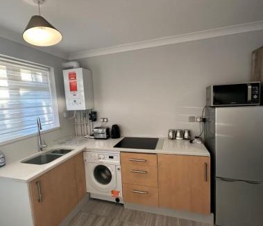 Tinsley Green Apartment | Gatwick Cosy Apartment