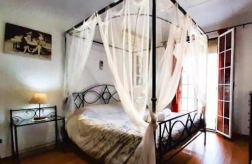 El Camp de l'Arpa del Clot Apartment | Gaudi's Bcn penthouse