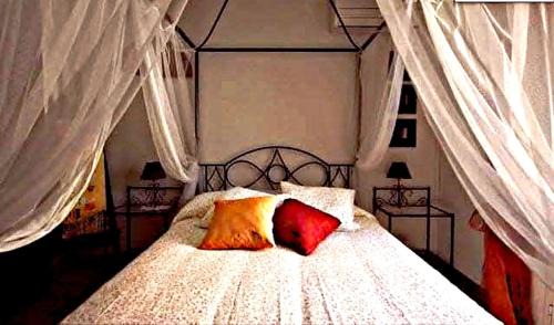 El Camp de l'Arpa del Clot Apartment | Gaudi's Bcn penthouse