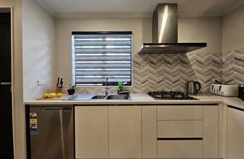 Hamilton House | ✨Gazeley Gem | Your Hamilton Hideaway Relax, Explore, Indulge