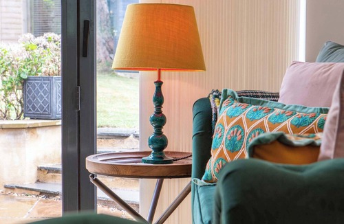 Combe Down House | Bright Lofty House with Parking and Hot Tub