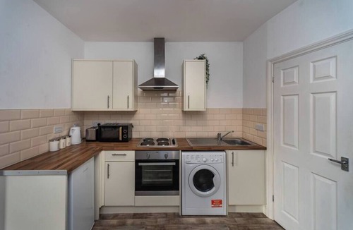 Neath Apartment | Contractor Room Kitchen Central Spot