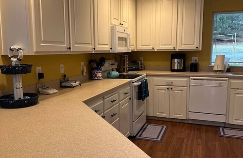 Warrenton House | Gearhart Lakefront Oasis