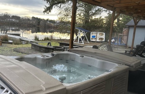 Warrenton House | Gearhart Lakefront Oasis