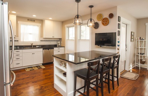 New Buffalo House | Gecko Cottage . Walk to beach, pool, food, shopping - Clean, cozy, ahhh