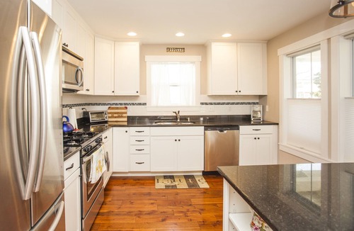 New Buffalo House | Gecko Cottage . Walk to beach, pool, food, shopping - Clean, cozy, ahhh