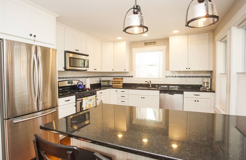 New Buffalo House | Gecko Cottage . Walk to beach, pool, food, shopping - Clean, cozy, ahhh