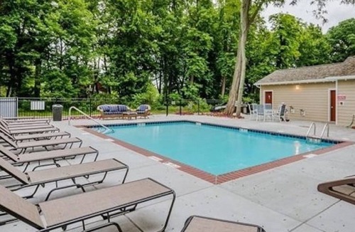 New Buffalo House | Gecko Cottage . Walk to beach, pool, food, shopping - Clean, cozy, ahhh